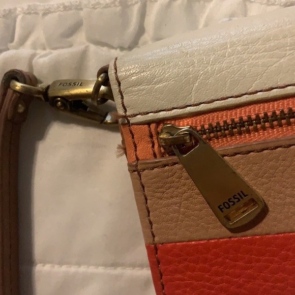 Color block Fossil wallet / wristlet - Picture 9 of 9